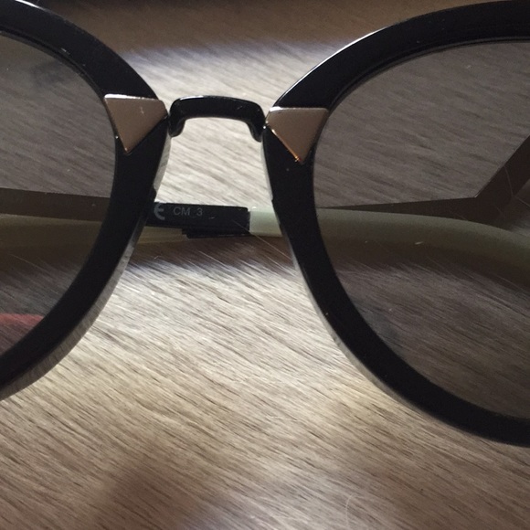 Fendi 🍂🍁 - Picture 3 of 7